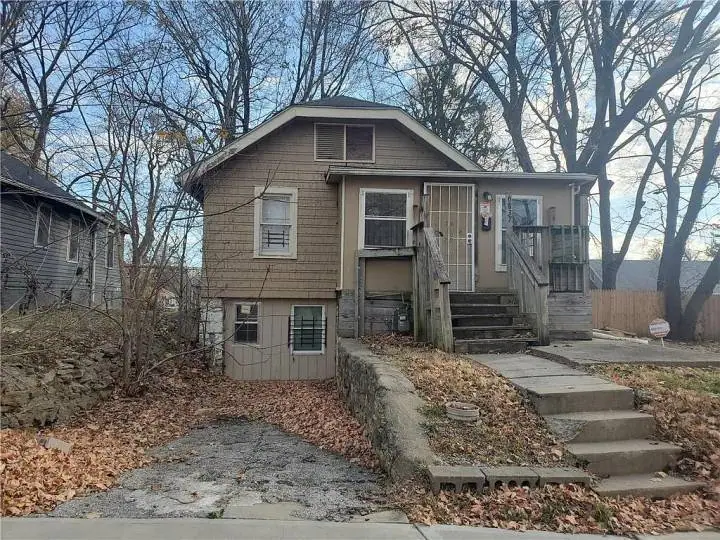 6837 S Benton Ave, Kansas City, MO 64132