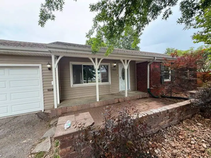9413 Antioch Rd, Overland Park, KS 66212