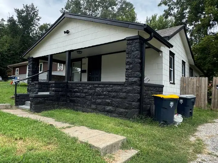2010 E 83rd Terrace, Kansas City, MO 64132