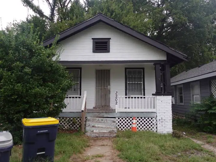 2202 E 58th St, Kansas City, MO 64130