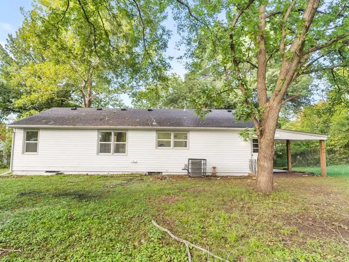 4921 Grandview Rd, Kansas City, MO 64137