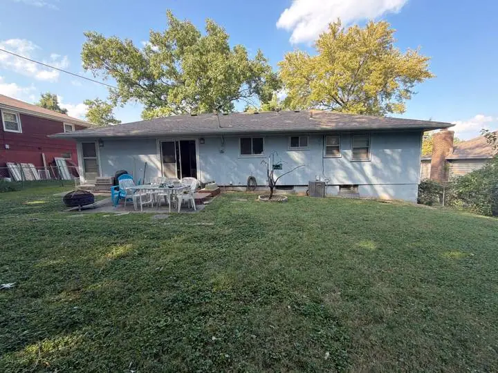 9107 E 84th St, Raytown, MO 64138