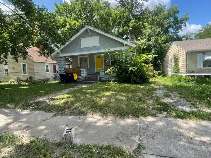 6014 S Benton Ave, Kansas City, MO